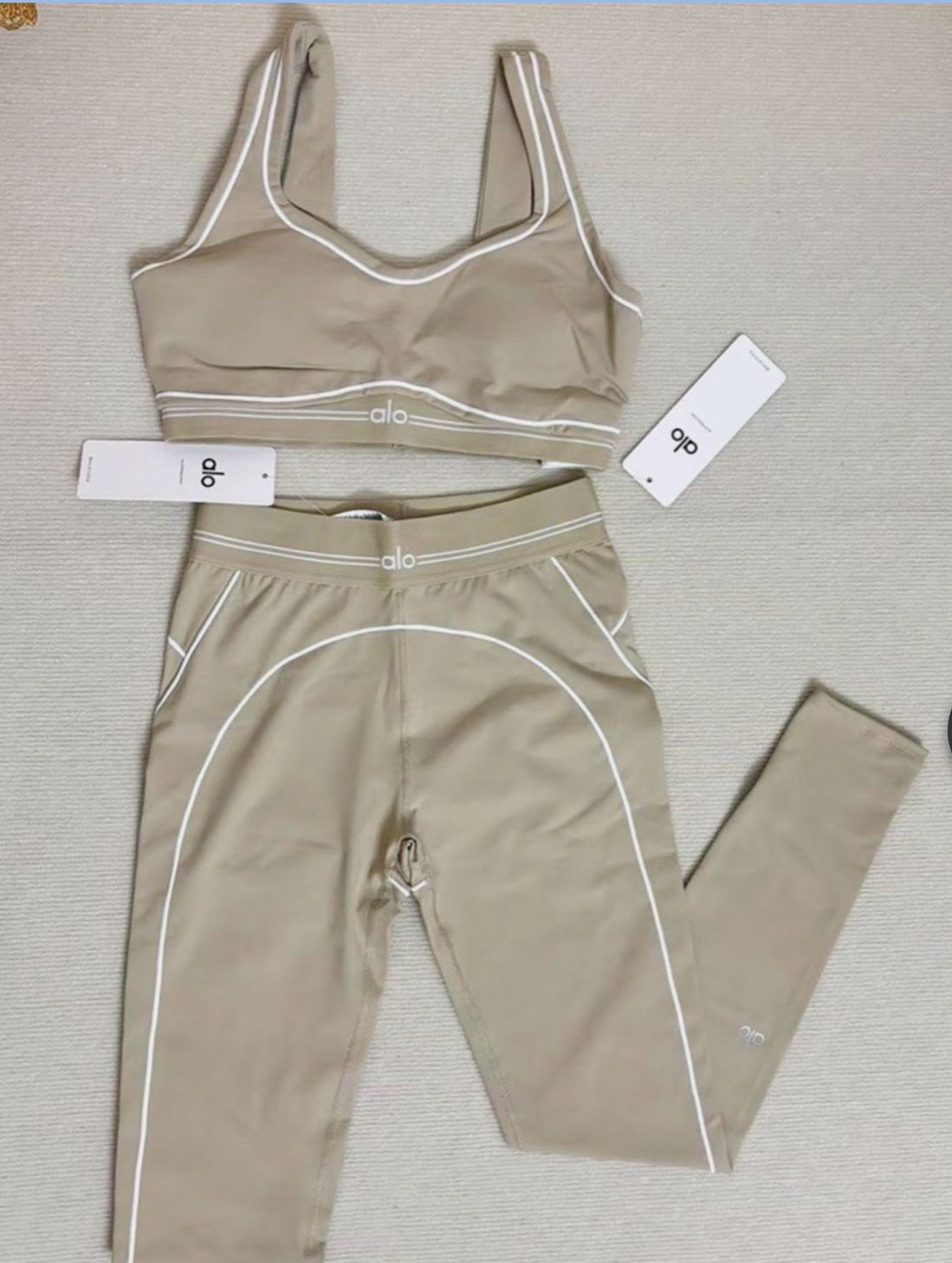ALO YOGA SET BEIGE
