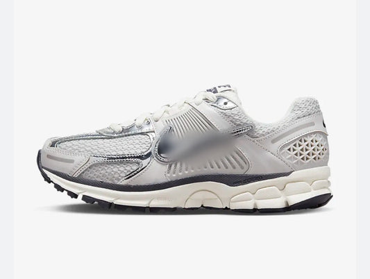 Nike Vomero silver